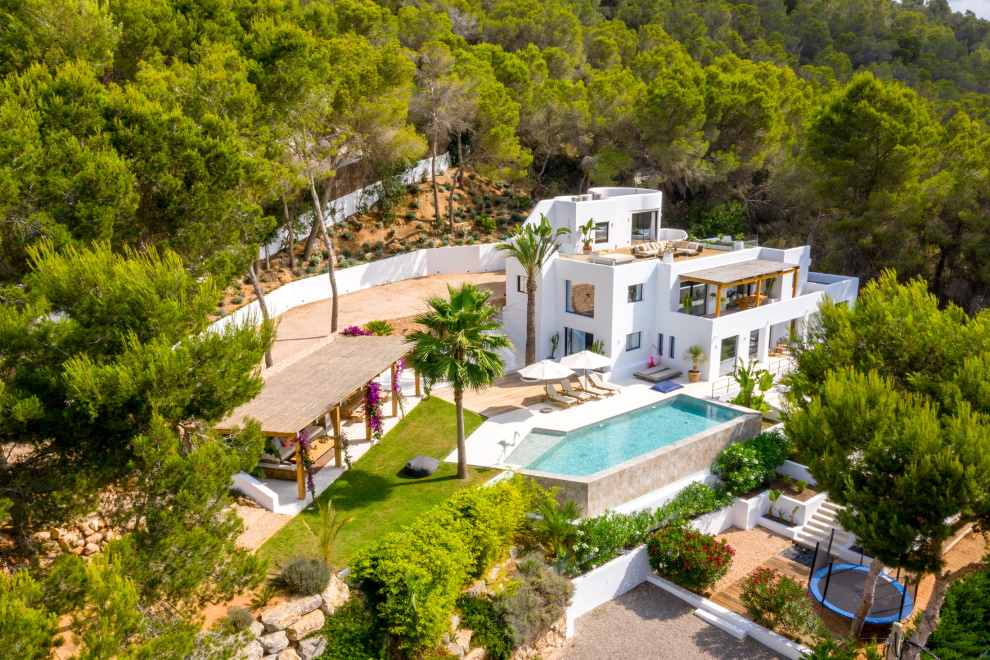 Properties in Es Cubells: Why Celebrity Choice for Luxury Living