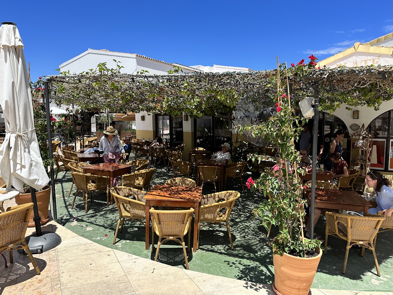 Fonda-Platé-Formentera-restaurant-outside